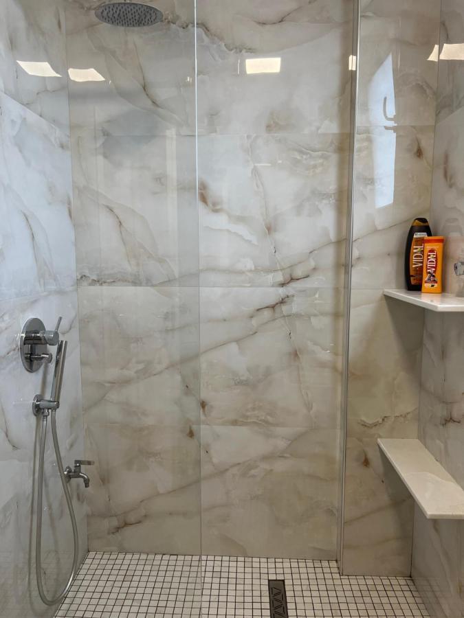 Grand New Bazaar Apartment Тирана Экстерьер фото