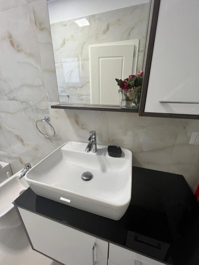 Grand New Bazaar Apartment Тирана Экстерьер фото